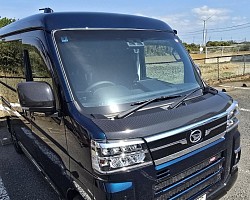 ボンネット、ドアミラーにハイグロスカーボン施工